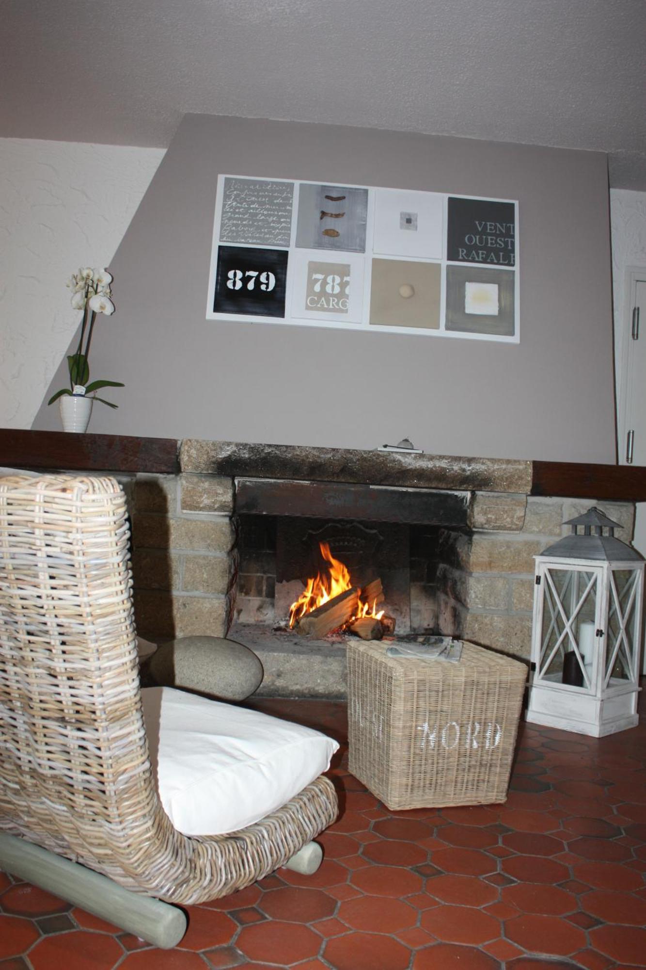 Latitude Ouest Hotel Restaurant & Spa Locronan Exteriör bild