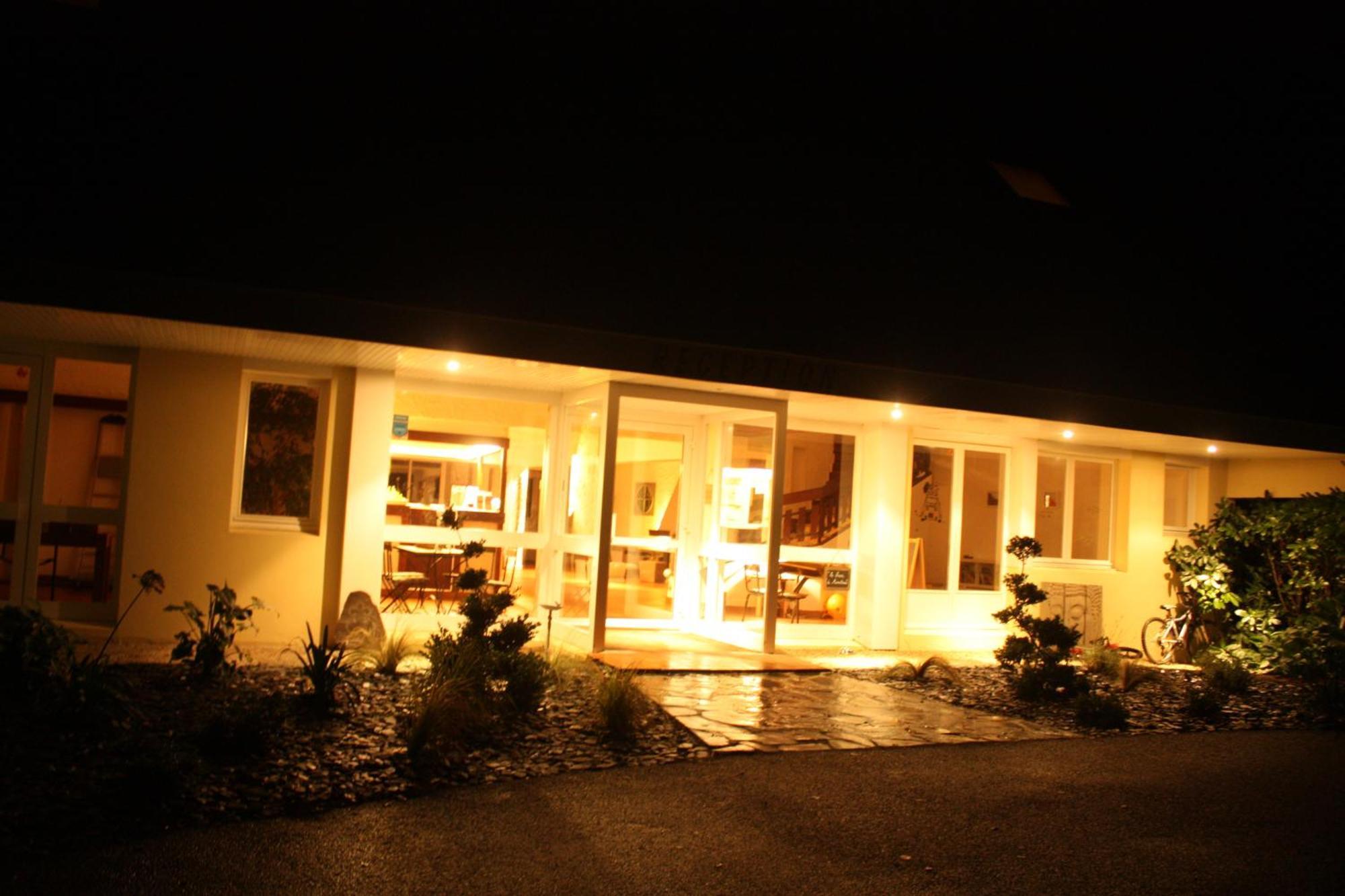 Latitude Ouest Hotel Restaurant & Spa Locronan Exteriör bild