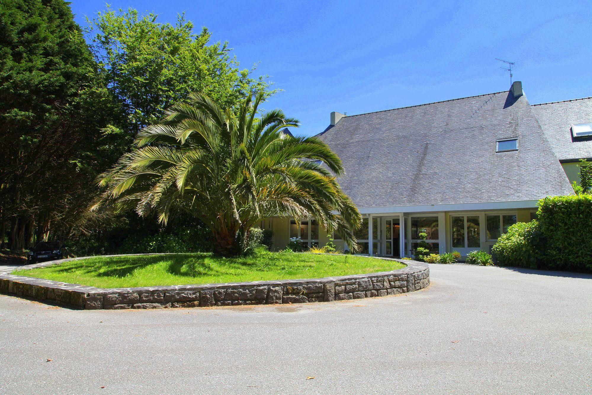 Latitude Ouest Hotel Restaurant & Spa Locronan Exteriör bild