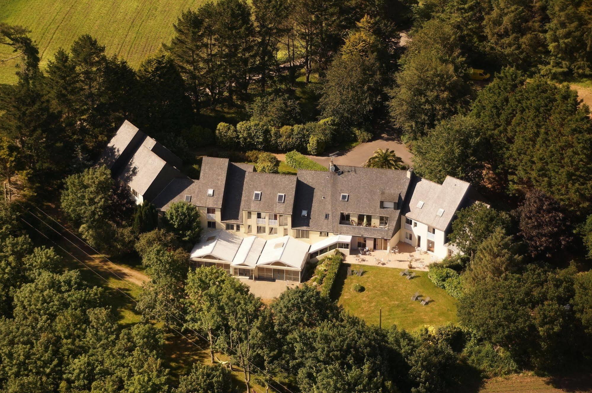 Latitude Ouest Hotel Restaurant & Spa Locronan Exteriör bild