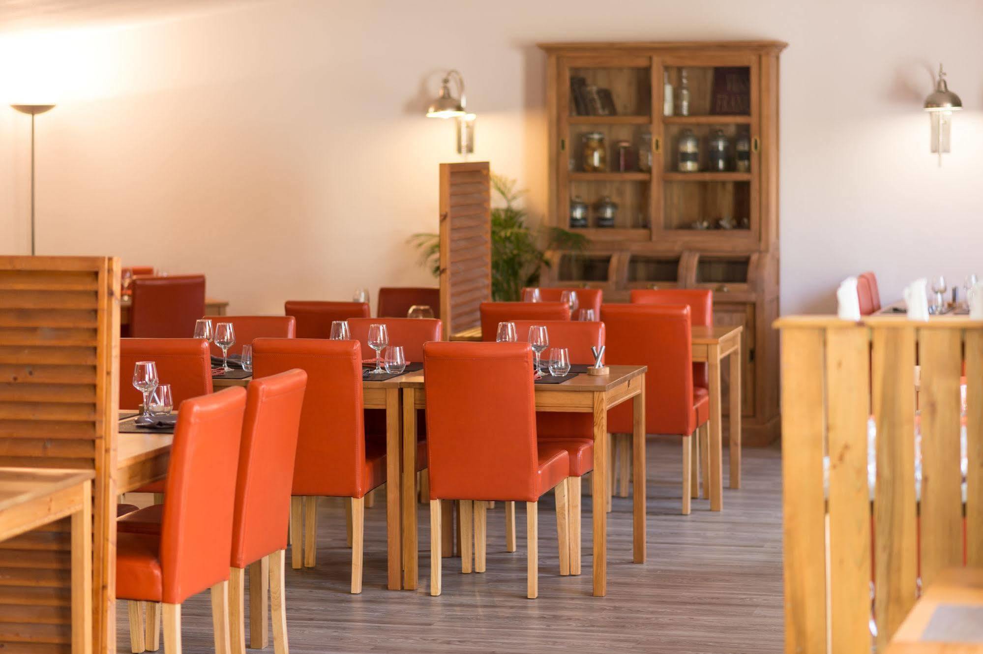 Latitude Ouest Hotel Restaurant & Spa Locronan Exteriör bild