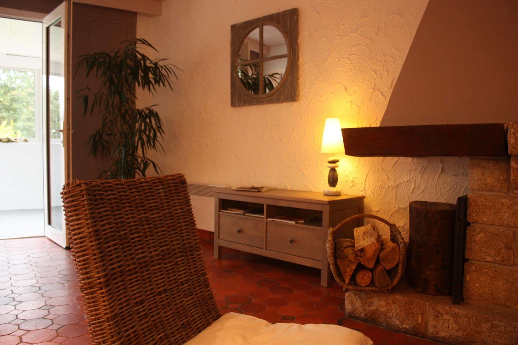 Latitude Ouest Hotel Restaurant & Spa Locronan Exteriör bild