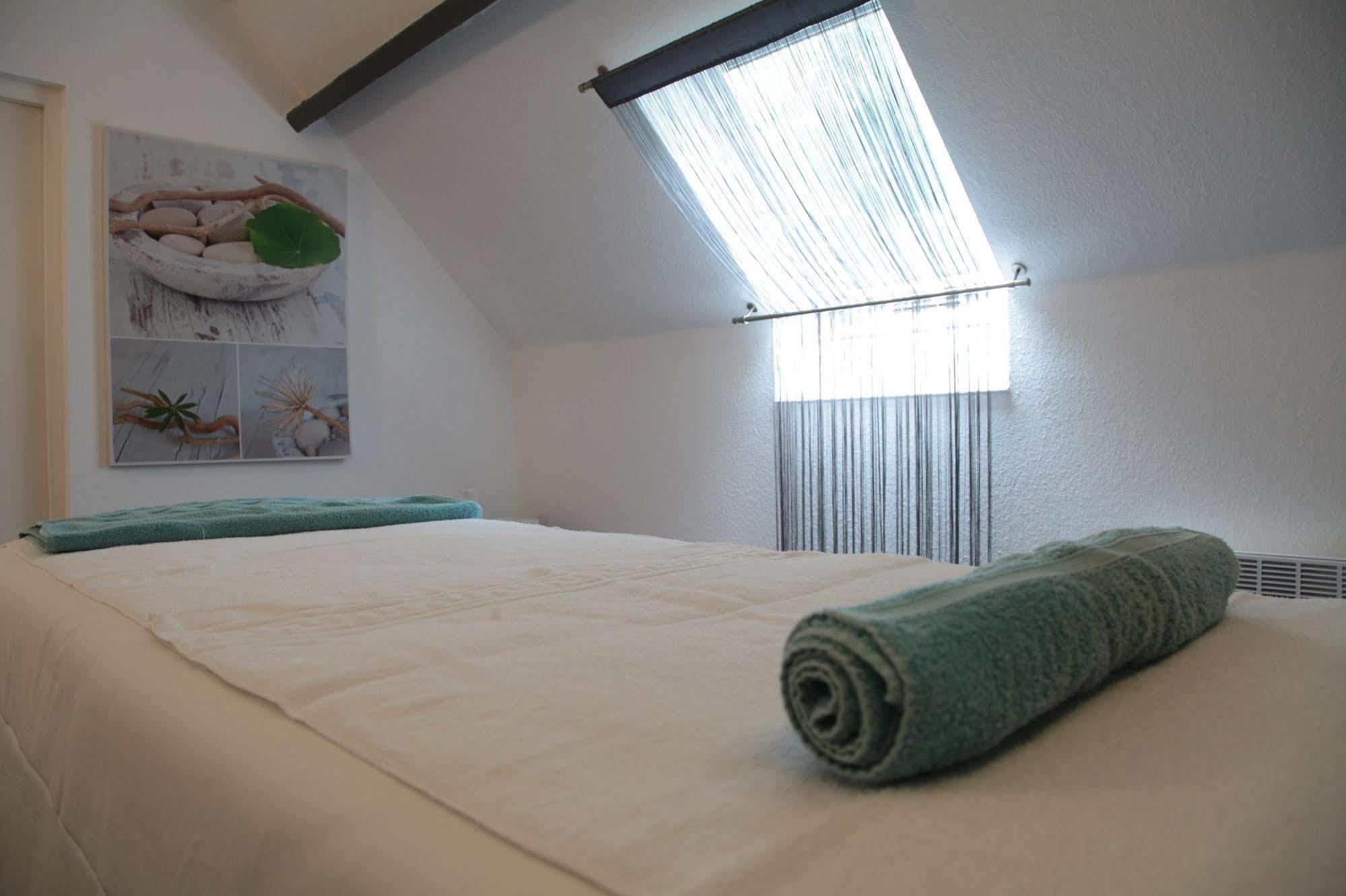 Latitude Ouest Hotel Restaurant & Spa Locronan Exteriör bild