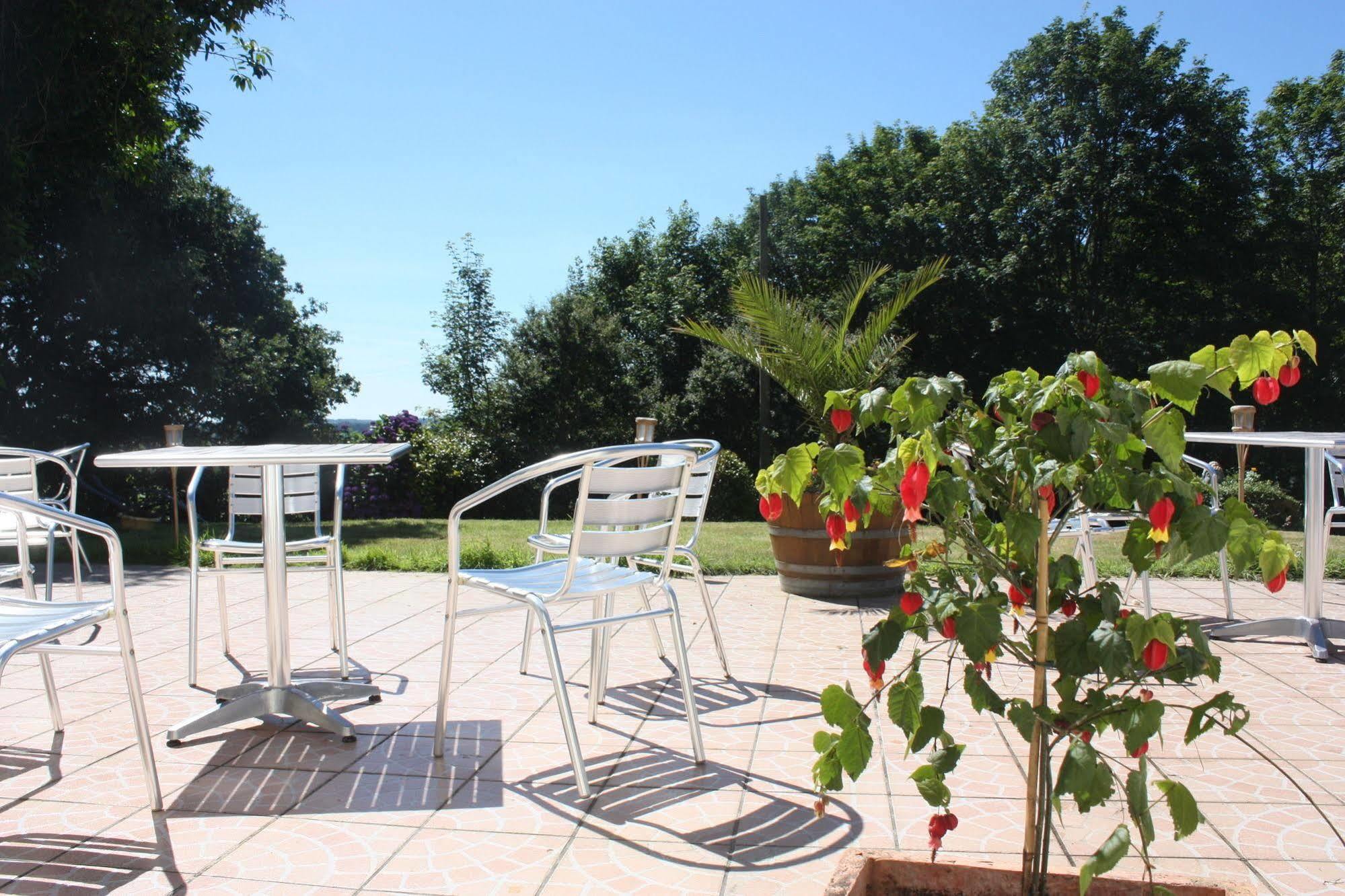 Latitude Ouest Hotel Restaurant & Spa Locronan Exteriör bild
